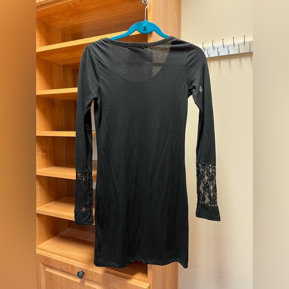 Black Volcom dress with partly lace long sleeves, size XS, soft material - Picture 2 of 3